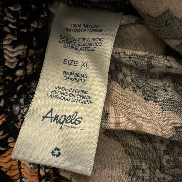 Angels XL Stretchy Floral Shorts - Picture 6 of 7